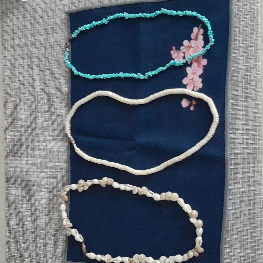 Elegant Shell and Bead Necklace Set